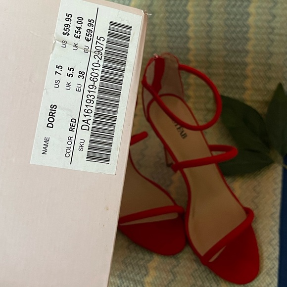 High Heel - Picture 8 of 12